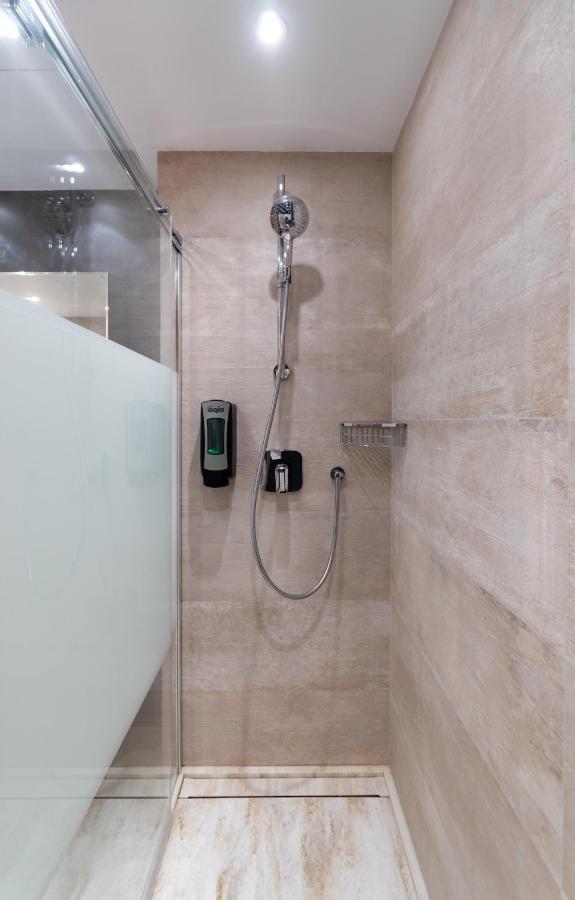 Hotel Apartamentos Bajondillo Torremolinos Exterior photo Shower