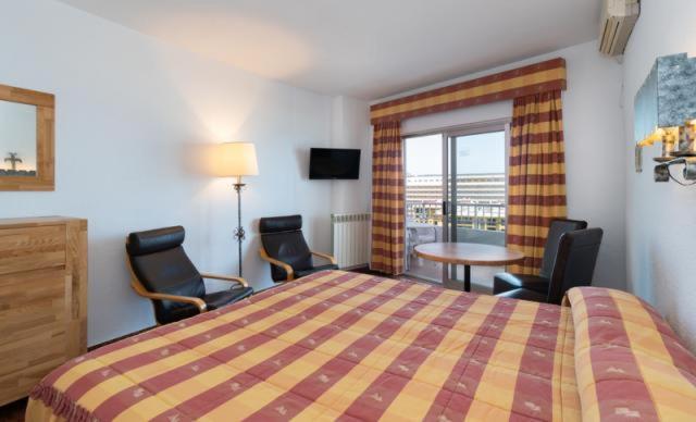 Hotel Apartamentos Bajondillo Torremolinos Exterior photo Room at the hotel