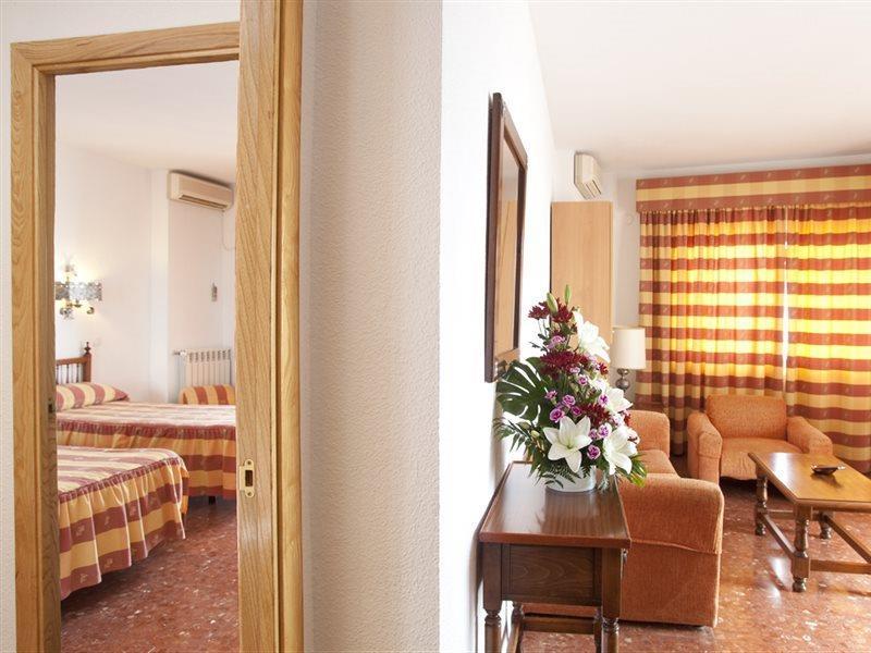 Hotel Apartamentos Bajondillo Torremolinos Exterior photo Room in a hotel