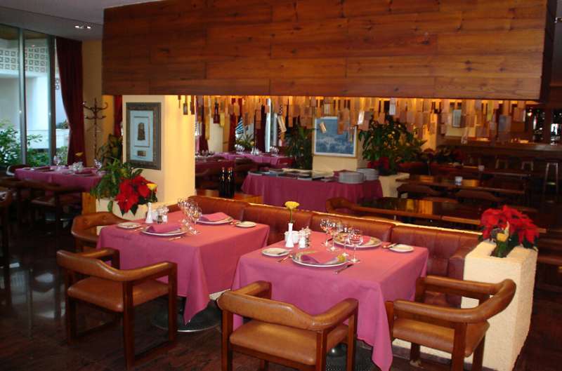 Hotel Apartamentos Bajondillo Torremolinos Exterior photo Interior of a restaurant in Madrid
