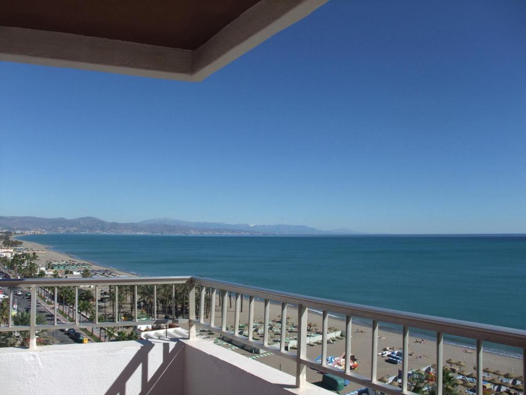 Hotel Apartamentos Bajondillo Torremolinos Exterior photo The sea from the balcony of a room at the hotel
