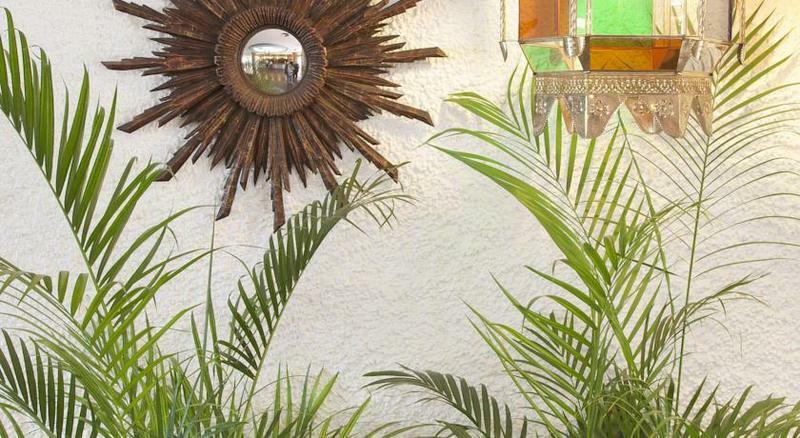 Hotel Apartamentos Bajondillo Torremolinos Exterior photo Detail of a house in Ibiza
