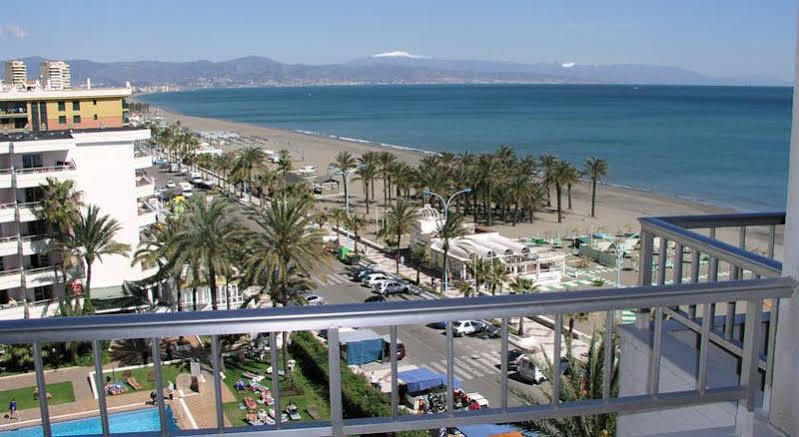 Hotel Apartamentos Bajondillo Torremolinos Exterior photo The beach at Torrevieji